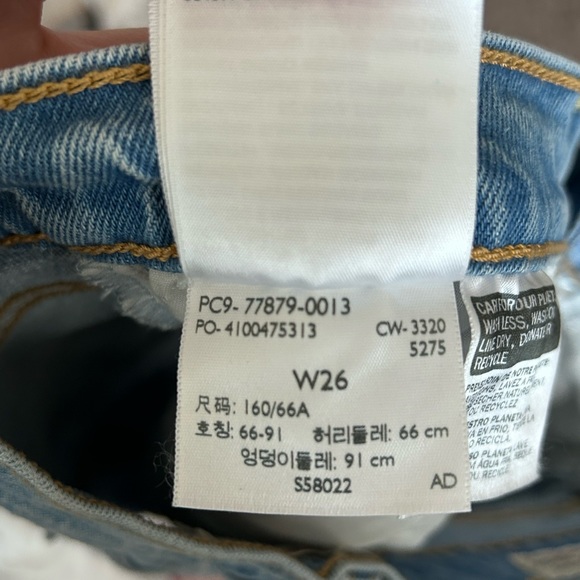 Levi’s | Premium Ribcage Short - Picture 8 of 9